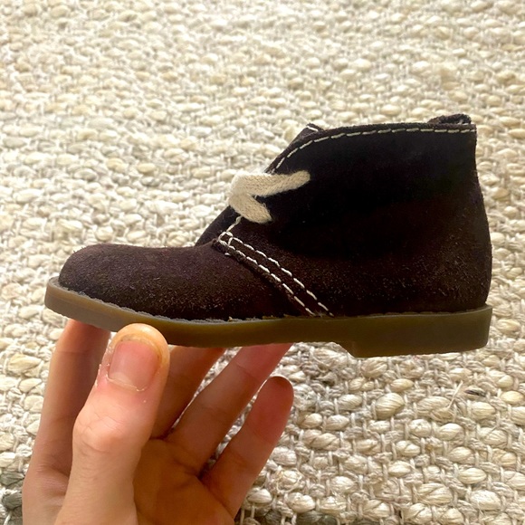 FREE WITH PURCHASE - Baby Gap Suede Toddler Shoes (US 6) - Picture 2 of 4
